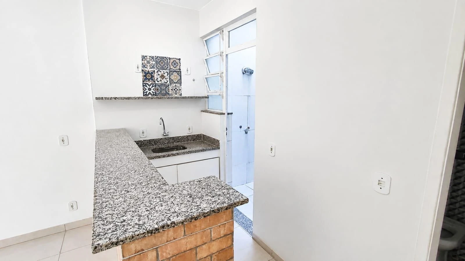 Studio con cocina en plano abierto y 1 baño — photo 10
