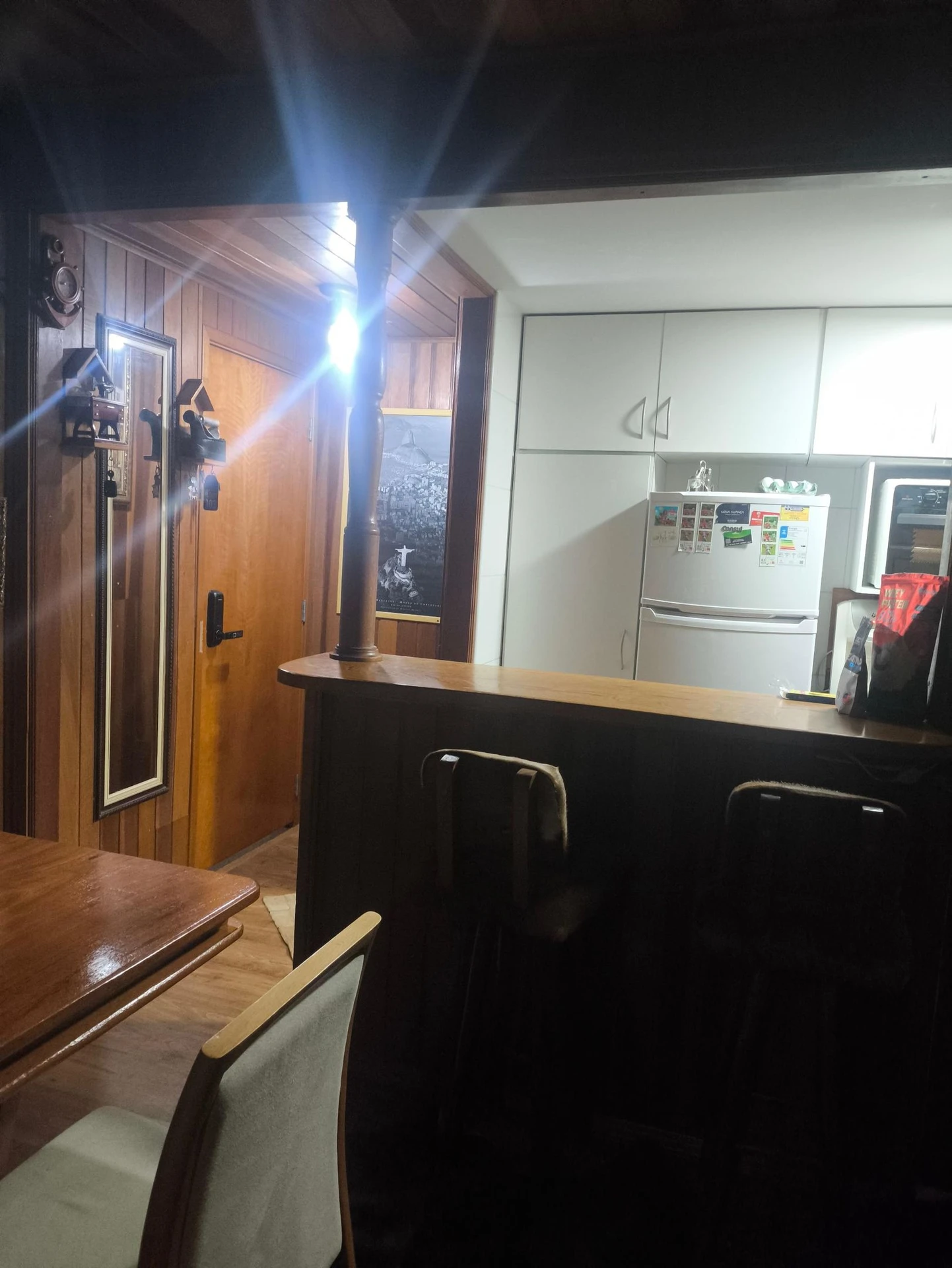 Apartamento mobiliado com 2 quartos e banheiro privativo — photo 2