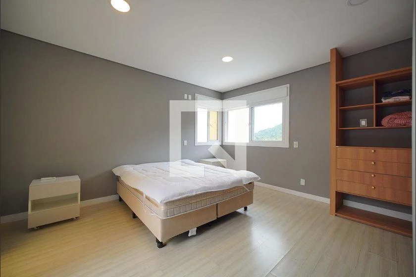 Floor-to-ceiling windows in a 4-bedroom house, 300 m² — photo 7