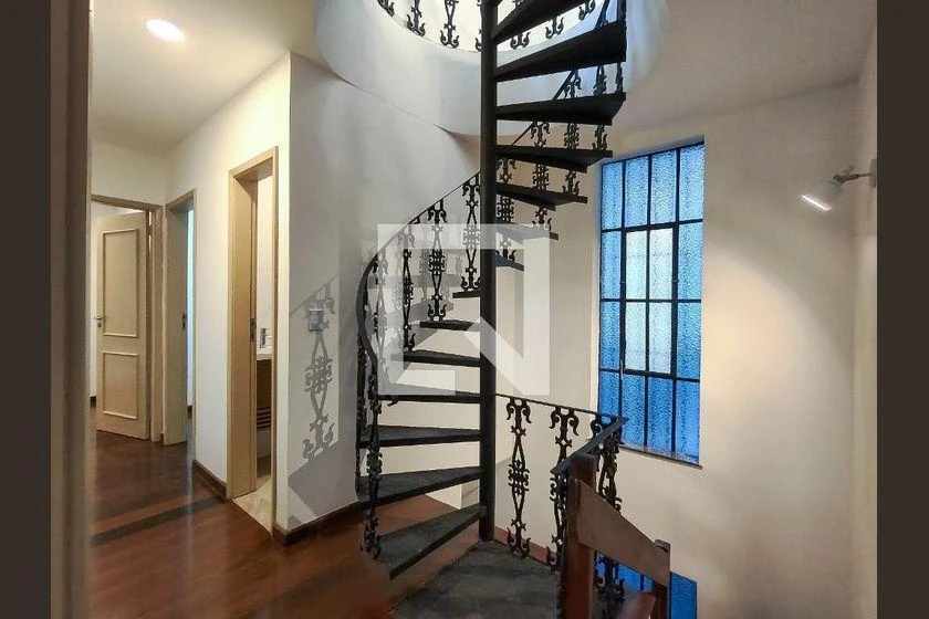 Rental house with 5 bedrooms and a balcony — photo 50