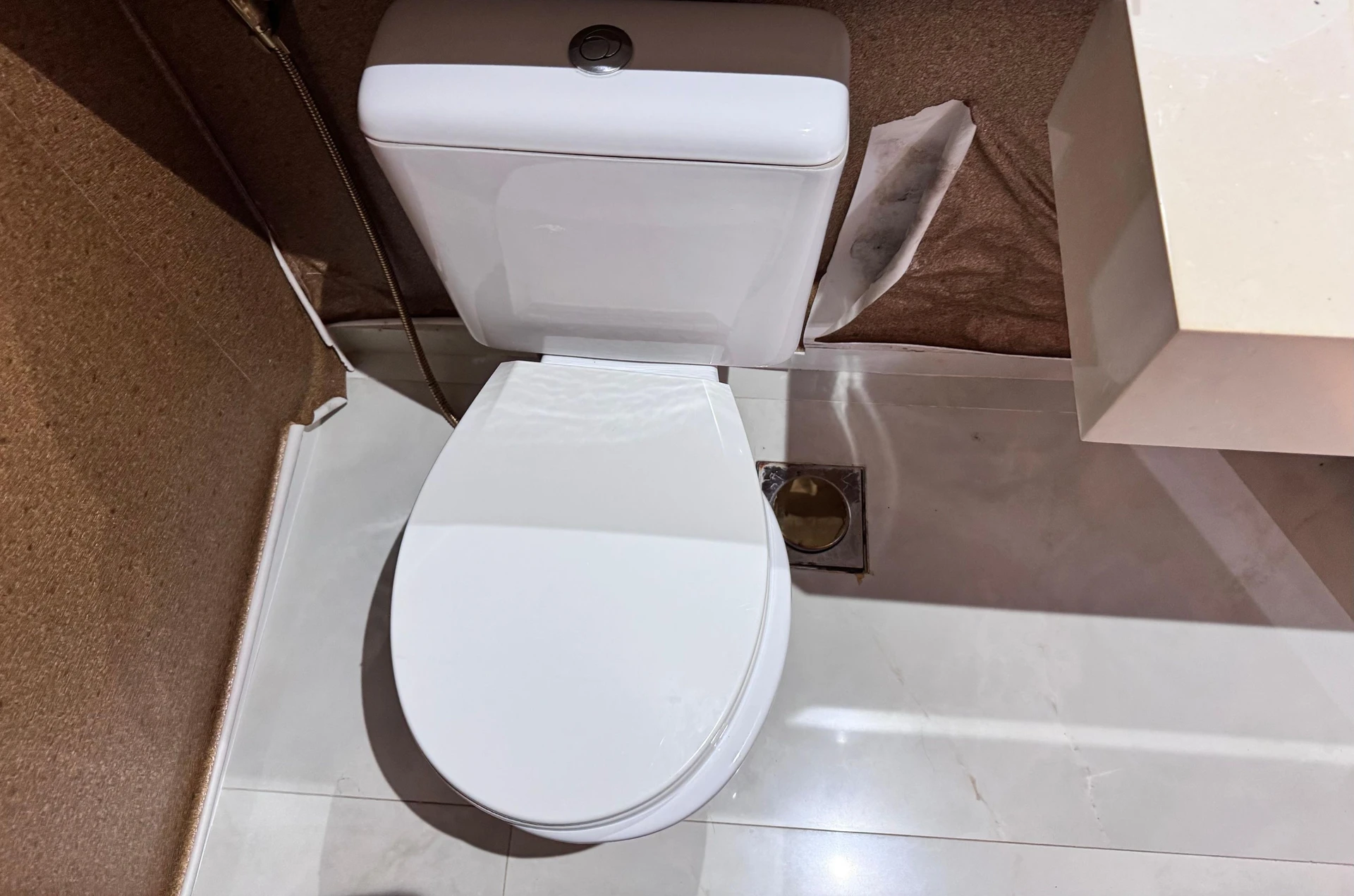 Furnished house with 4 en-suites and 6 bathrooms — photo 38