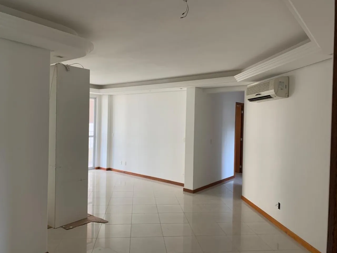 4-bedroom apartment in a building with a pool — photo 10