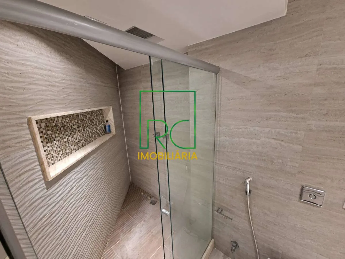 Apartamento de 300 m² com banheira e vista para a água — photo 25