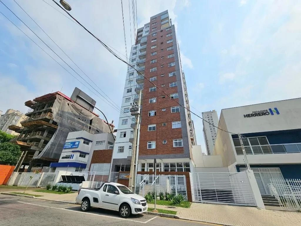 One-bedroom apartment with a grill on the balcony — photo 39