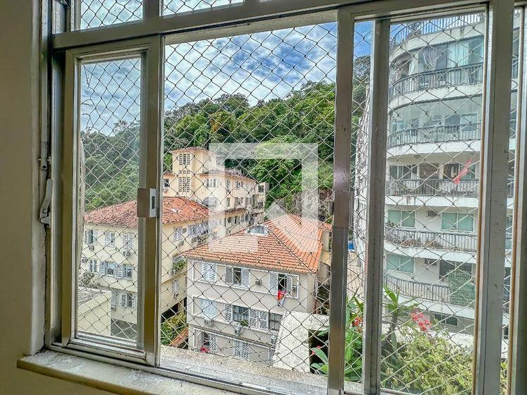 2-bedroom apartment with a mountain view — photo 8
