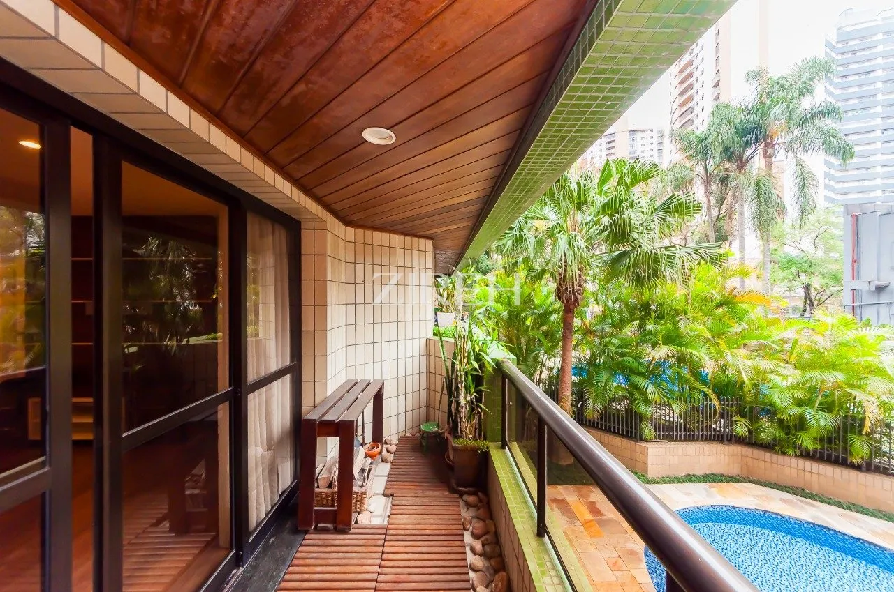 3 en-suite bedrooms in a 174 m² apartment with 2 spots — photo 6