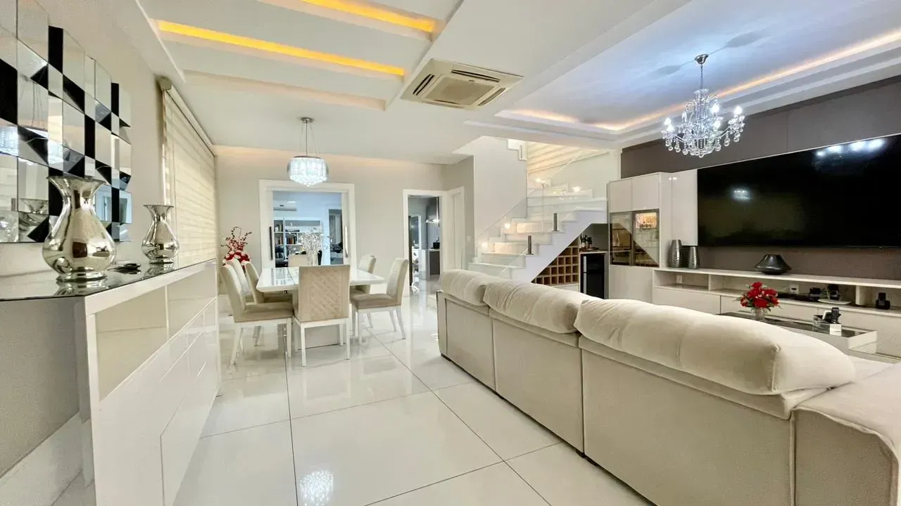 Triplex house with 4 bedrooms and fitted wardrobes — photo 4
