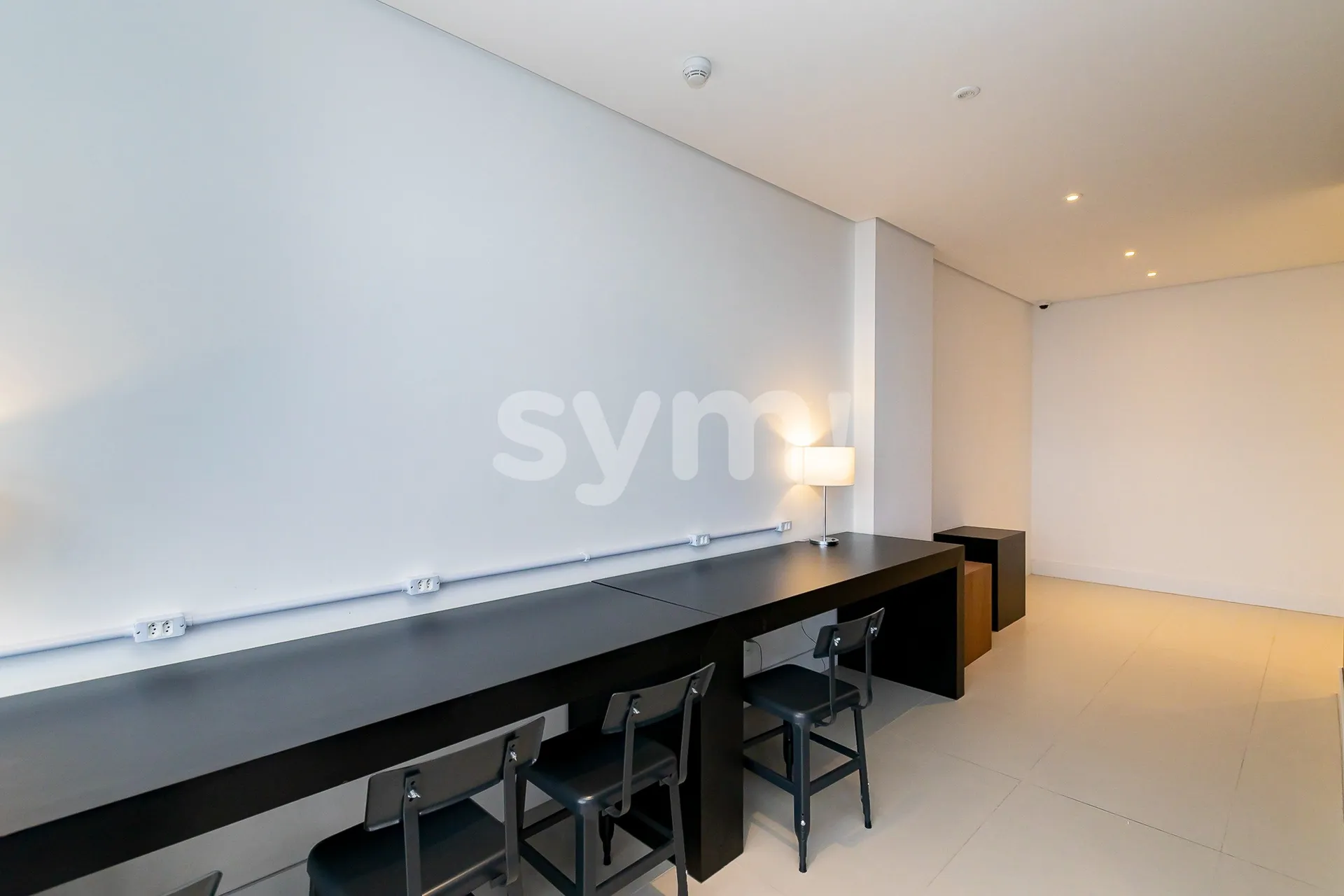 Furnished 2-bedroom apartment with a balcony grill — photo 7