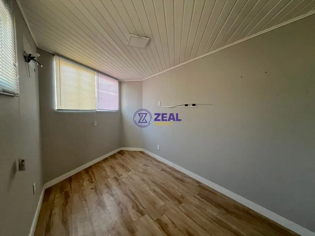 Casa de 280 m² com janelas do piso ao teto e varanda gourmet — photo 35