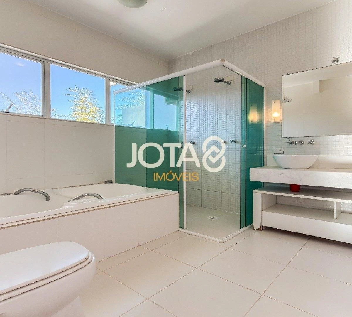 Spacious house with 3 en-suite bedrooms and 526 m² — photo 10