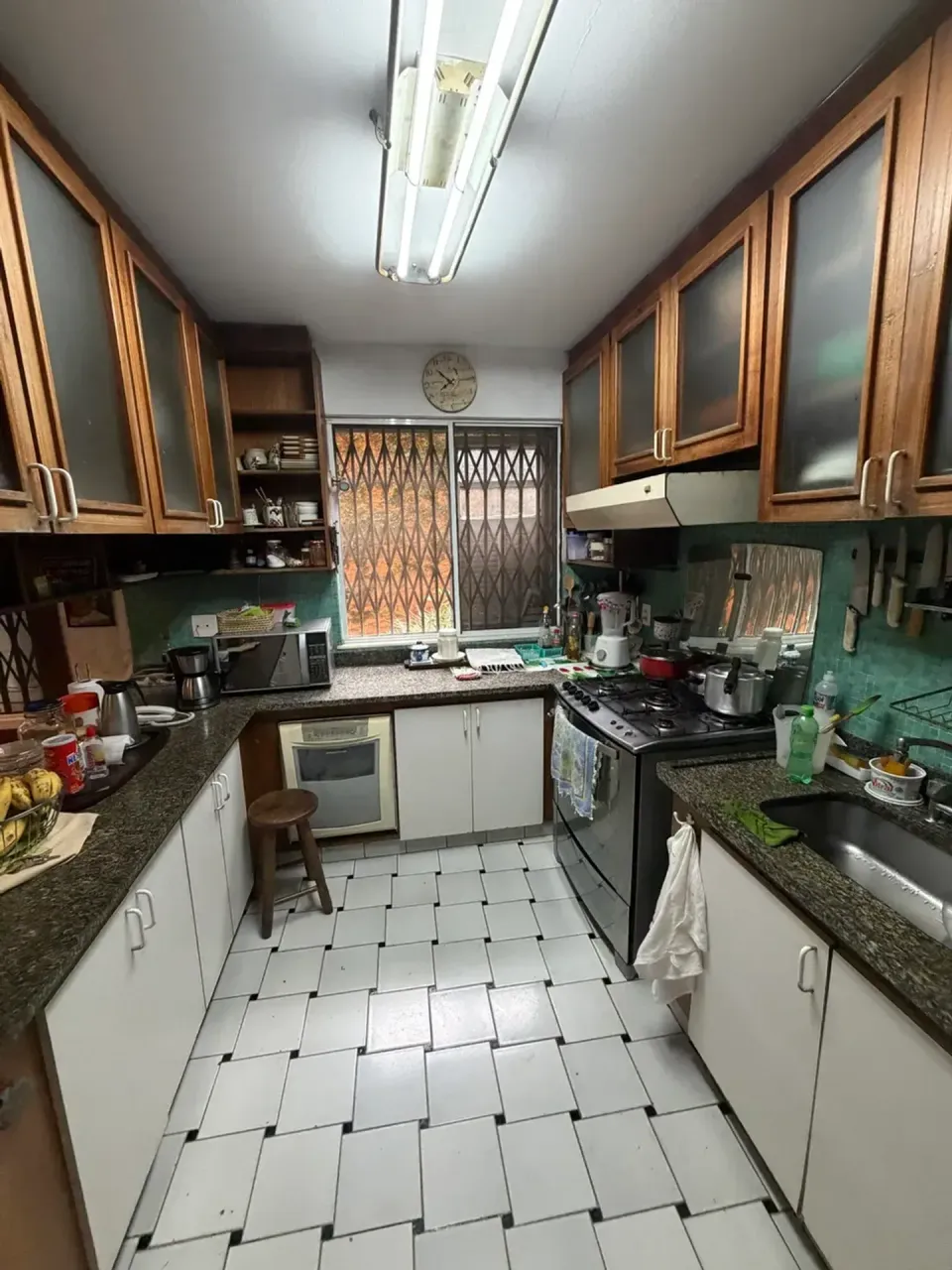 Furnished house with a balcony and 5 bedrooms overall — photo 19