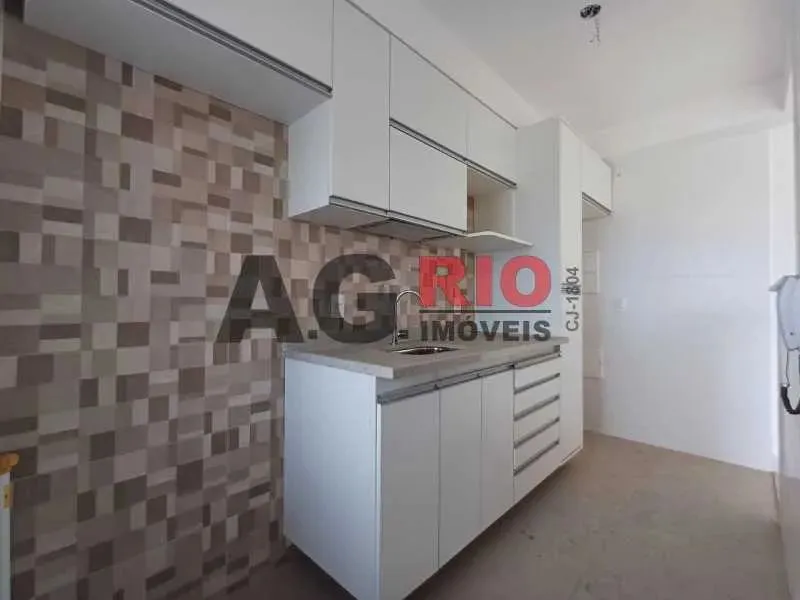 3-bedroom rental apartment with balcony and views — photo 2