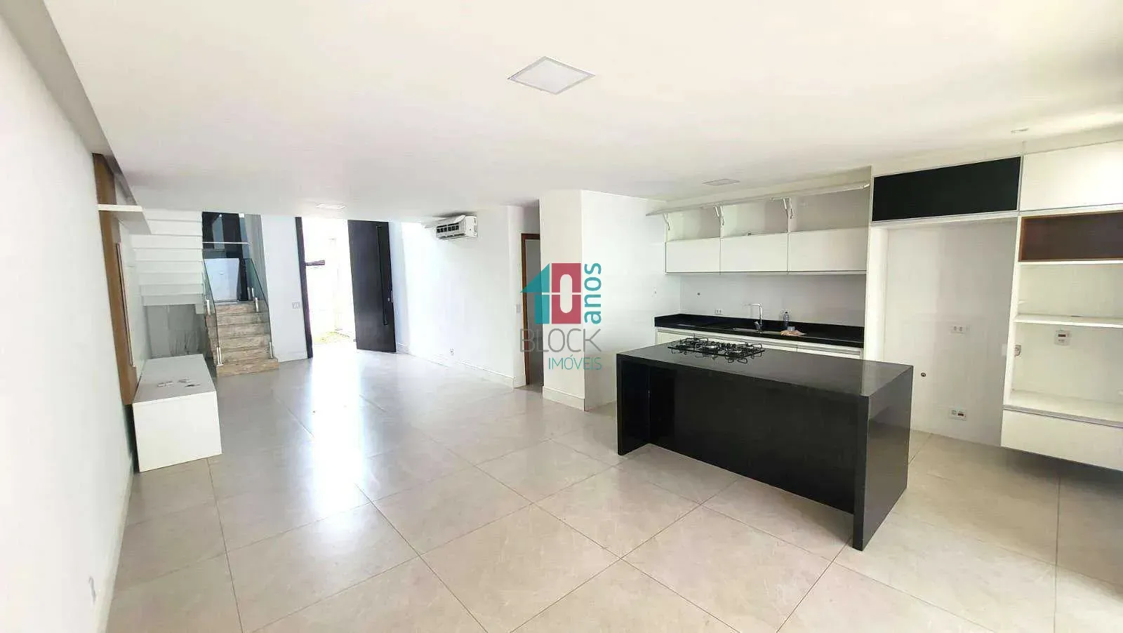 House with a gas open-plan kitchen and 4 bedrooms — photo 3