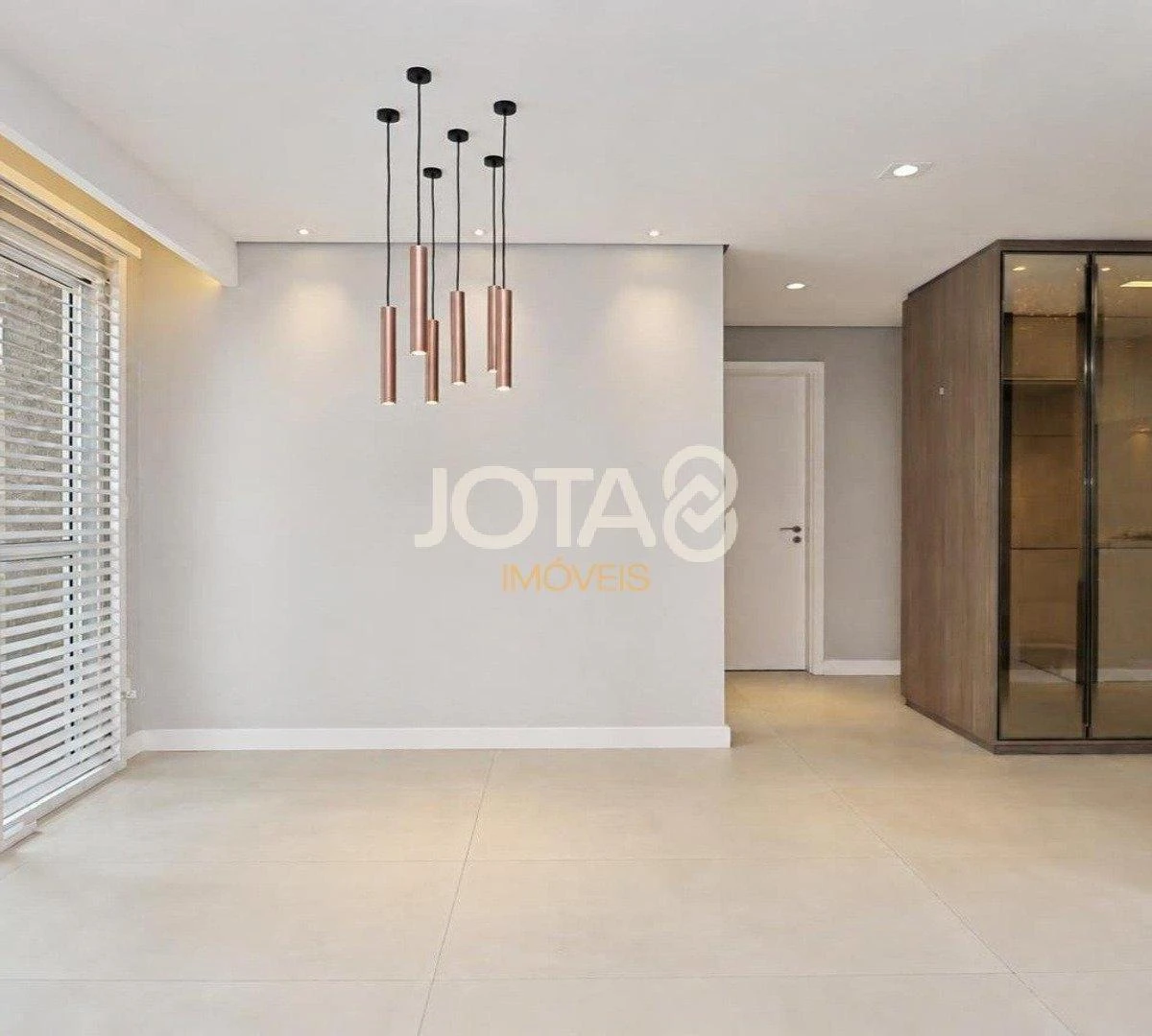 2-bedroom apartment in a building with a gym — photo 7