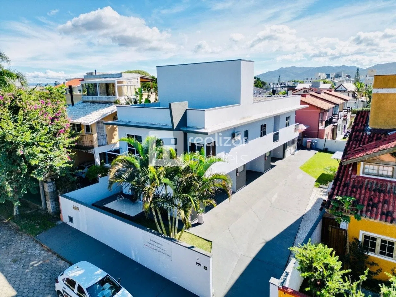 Furnished duplex house with 2 suites and 100 m²