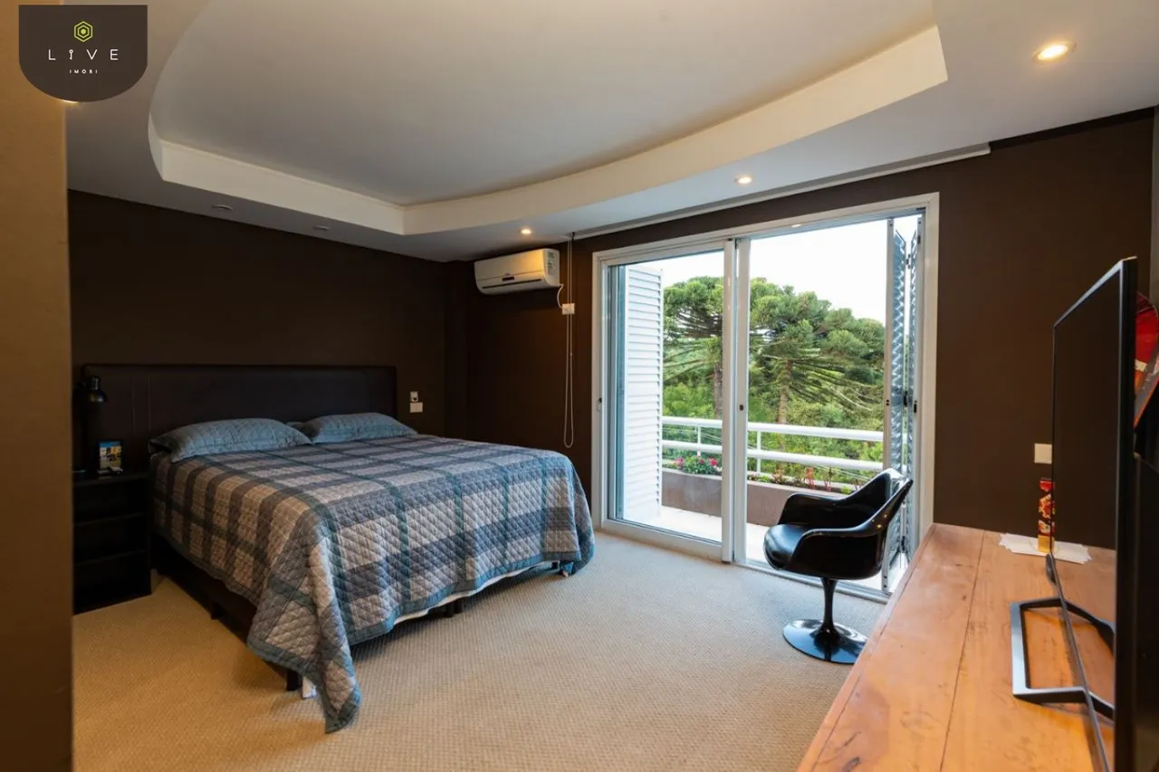 House with 4 bedrooms and mountain view — photo 12