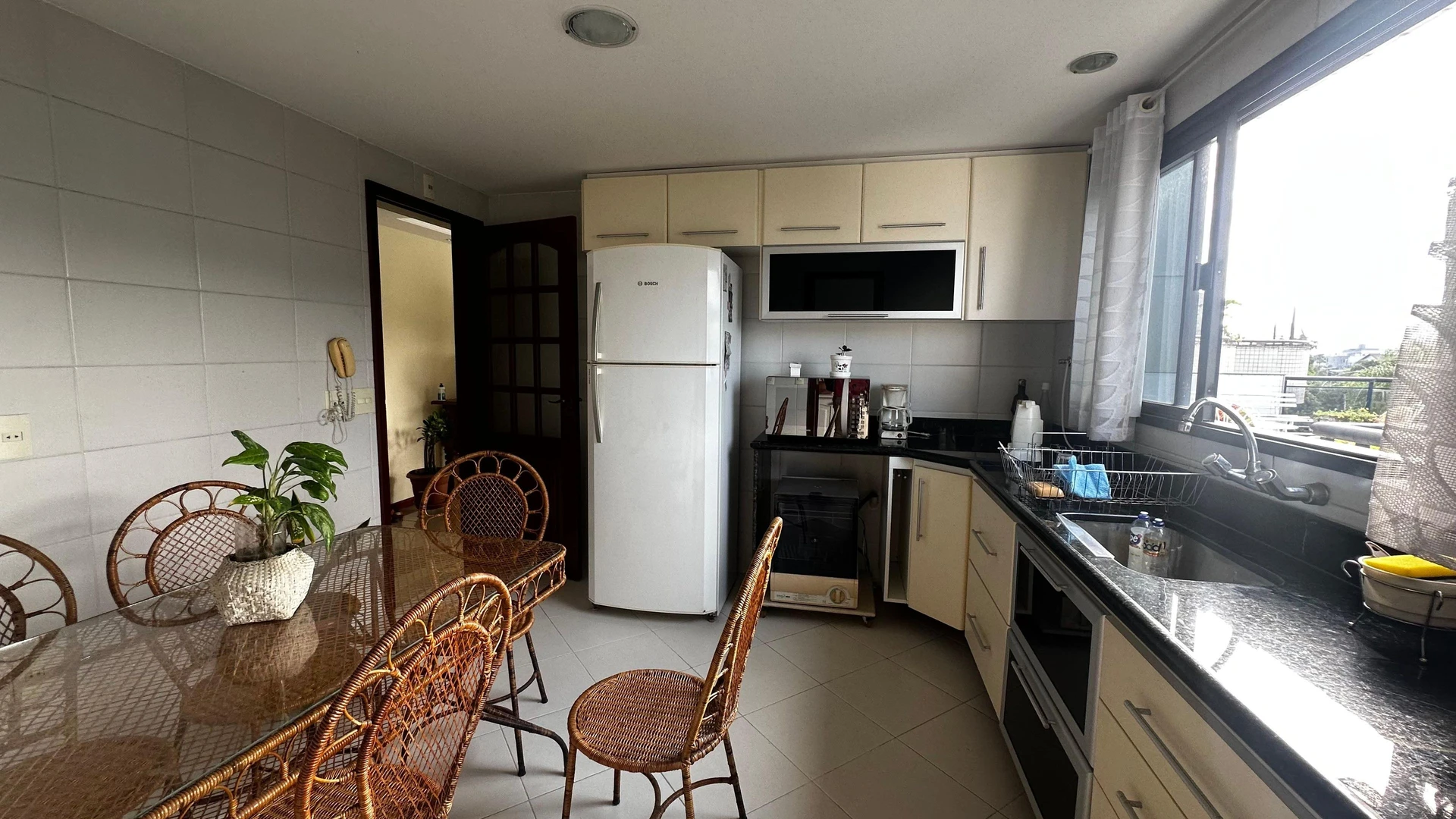 Furnished apartment with 2 bedrooms and a balcony — photo 18