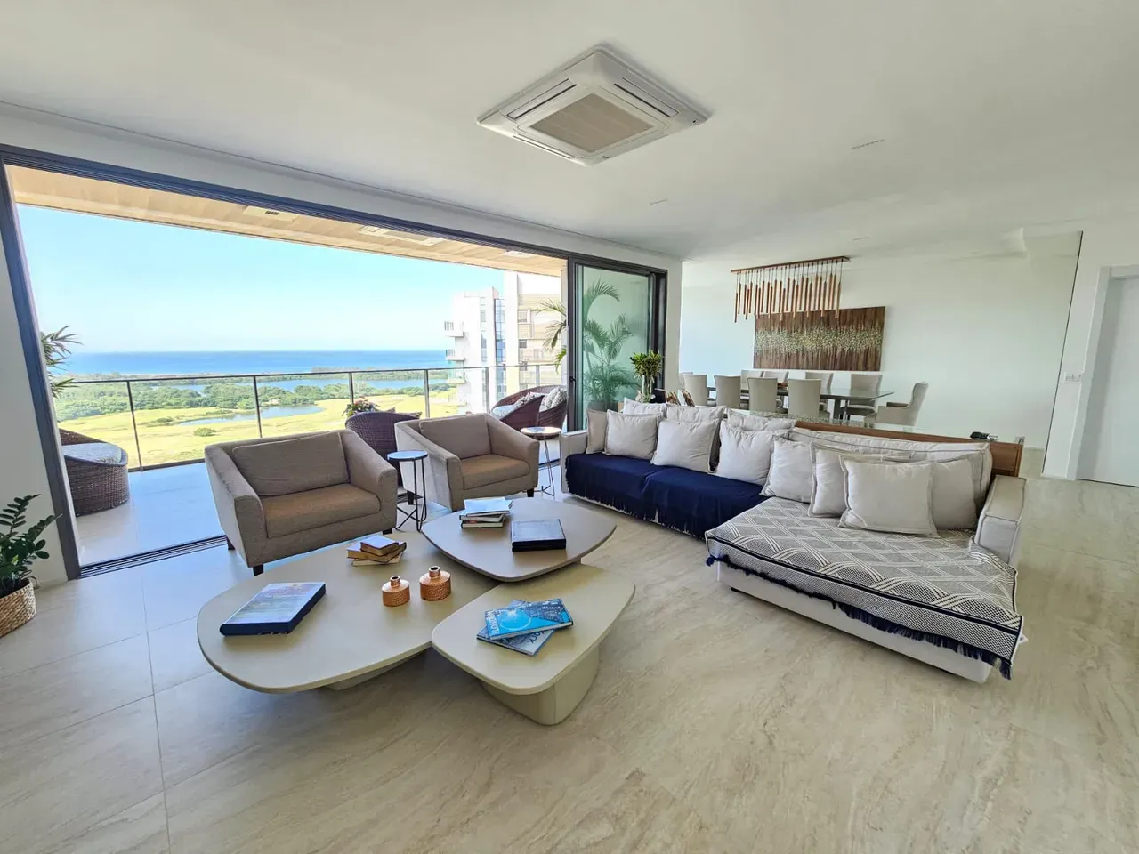 231 m² apartment with 3 bedrooms and 5 bathrooms — photo 3