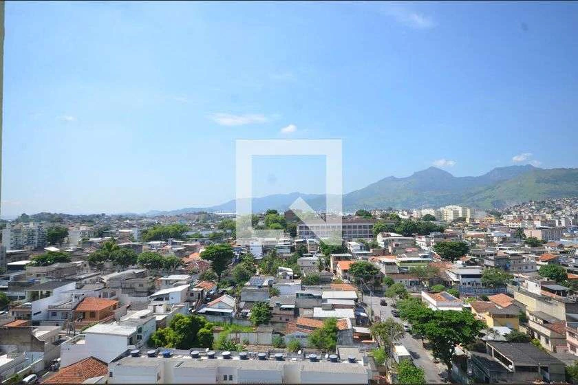 Apartamento com 2 quartos e box de vidro no banheiro — photo 2