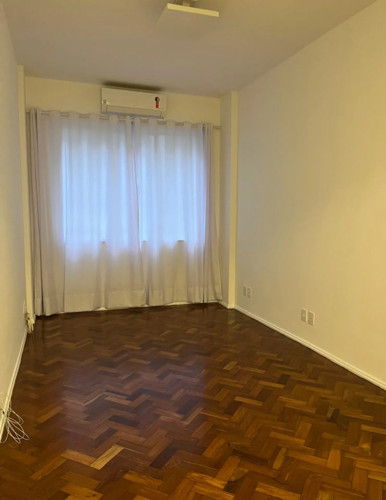 Wood or laminate floors in a one-bedroom apartment, 45 m² — photo 6