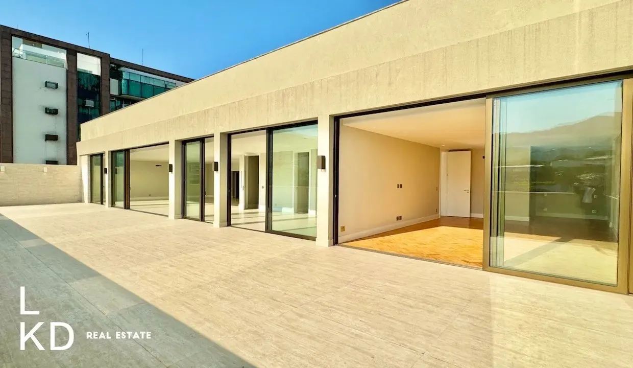 Linear penthouse 460 m² with floor-to-ceiling windows — photo 4