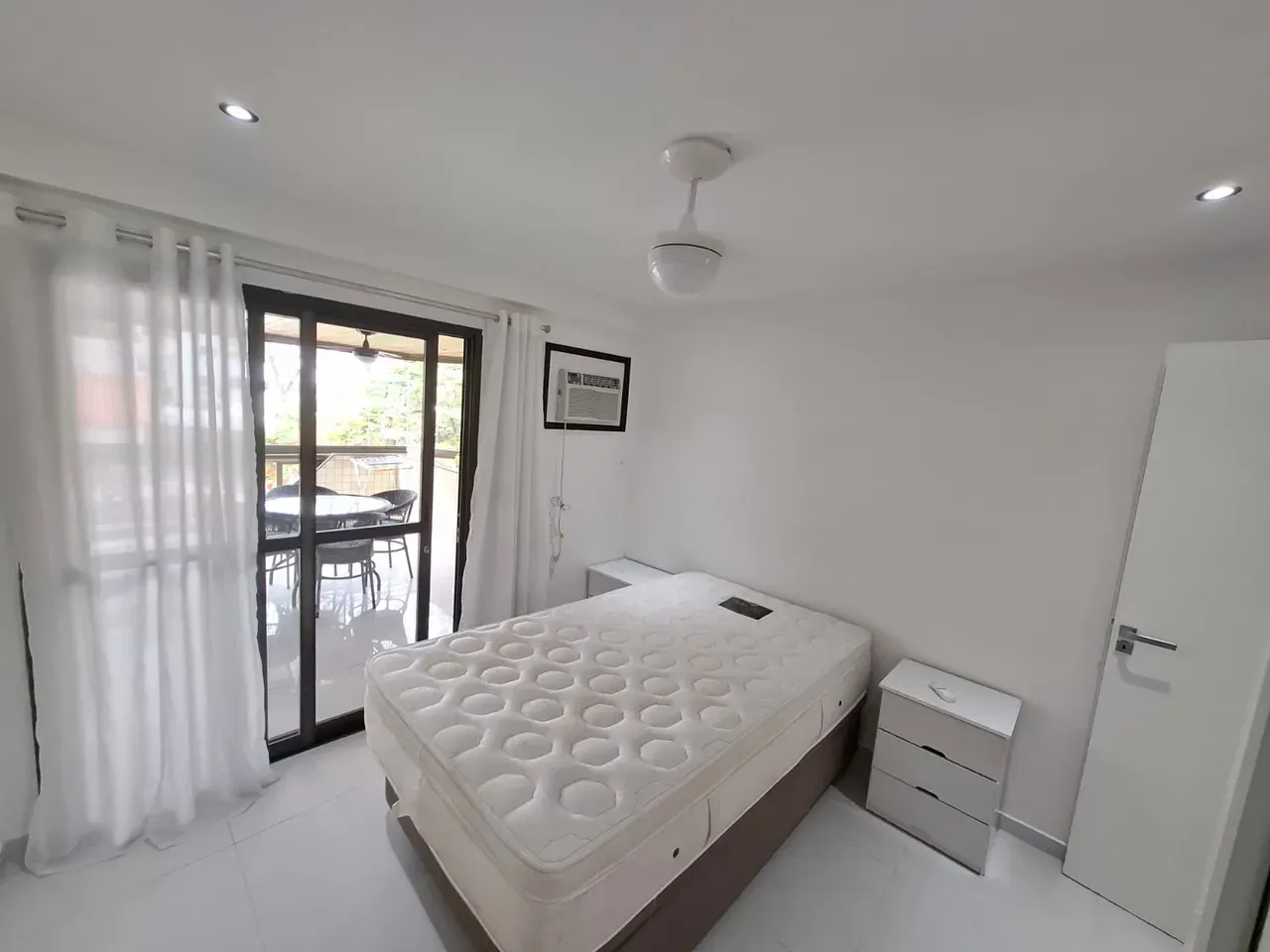 Glass-enclosed balcony in a 2-bedroom apartment, 107 m² — photo 5