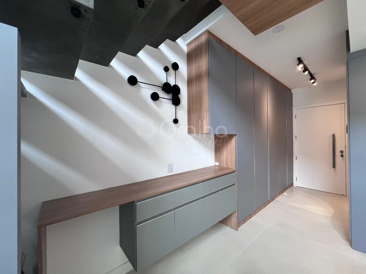 Floor-to-ceiling windows in a one-bedroom apartment, 80 m² — photo 3