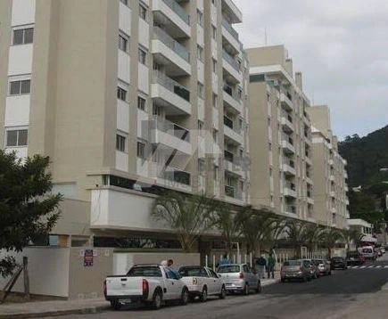 3-bedroom apartment with private BBQ area — photo 4