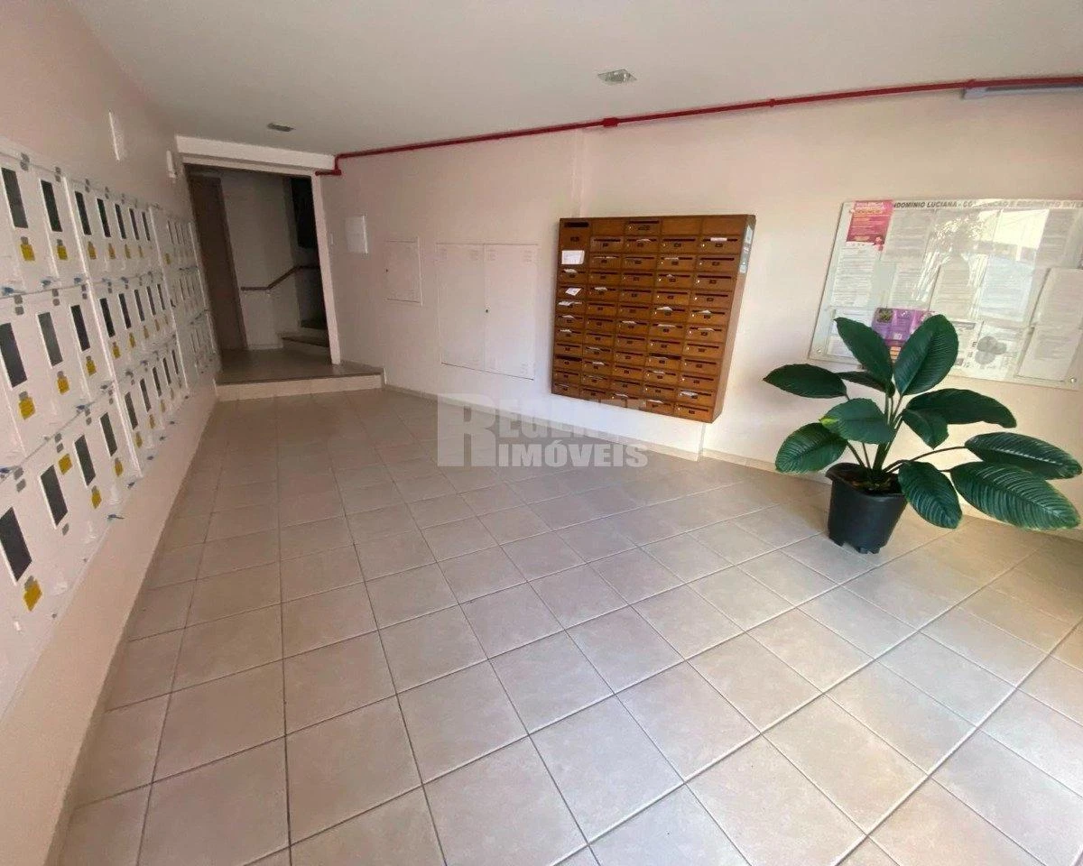 25 m² studio with fitted cabinets and air conditioning — photo 8