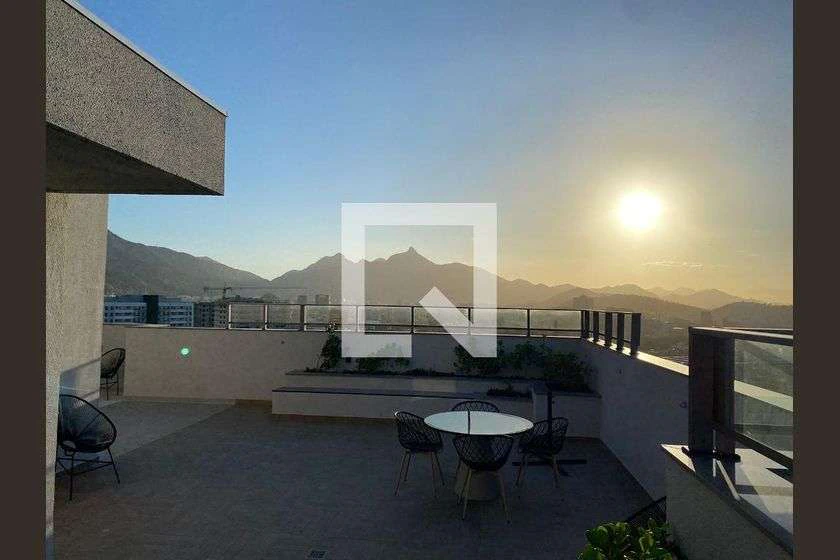 Apartamento para alugar de 43 m² com 2 quartos e varanda