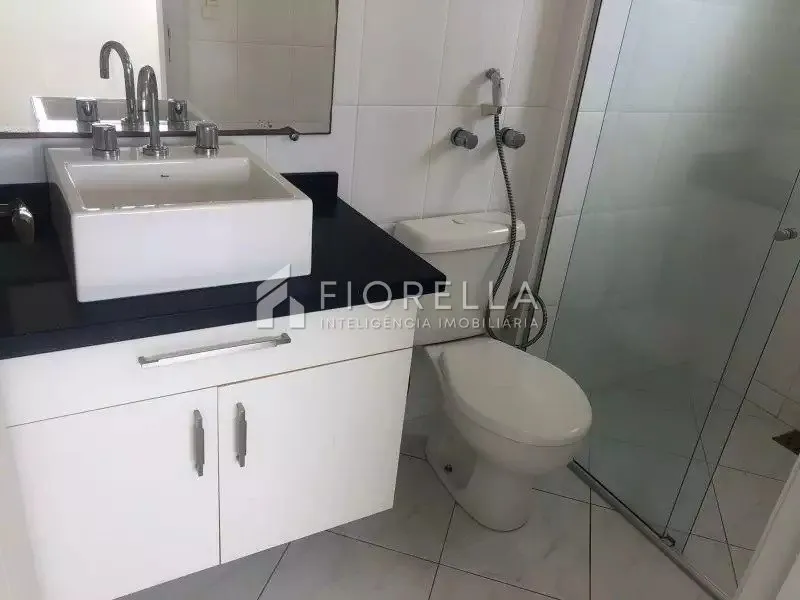 3-bedroom apartment with a glass-enclosed balcony — photo 17