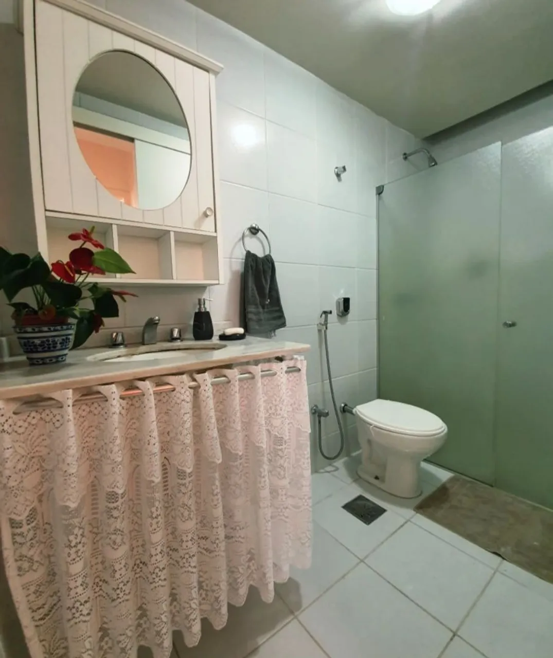 Wood or laminate floors in a one-bedroom apartment, 62 m² — photo 17