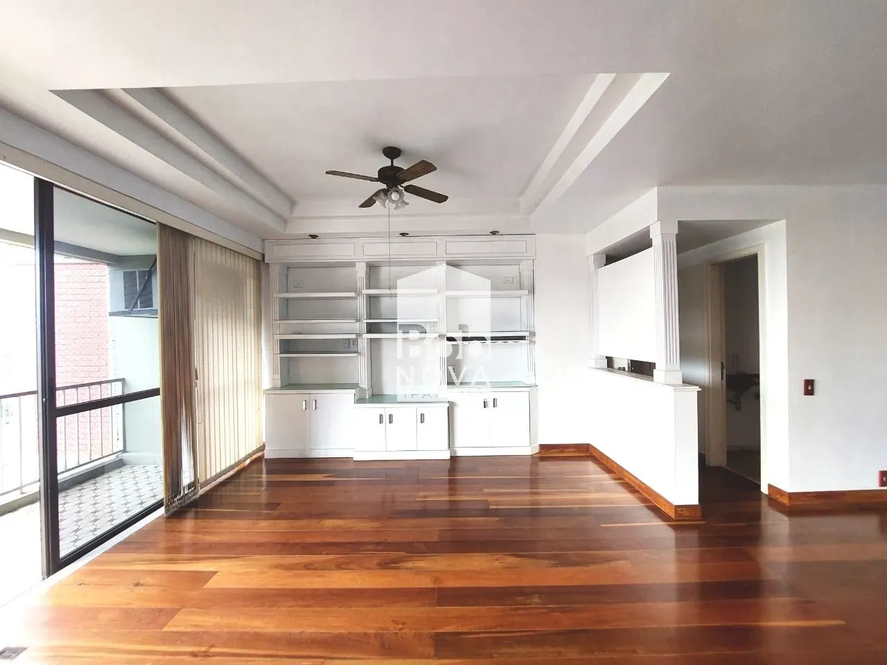 Unfurnished 161 m² apartment with a closed kitchen — photo 35