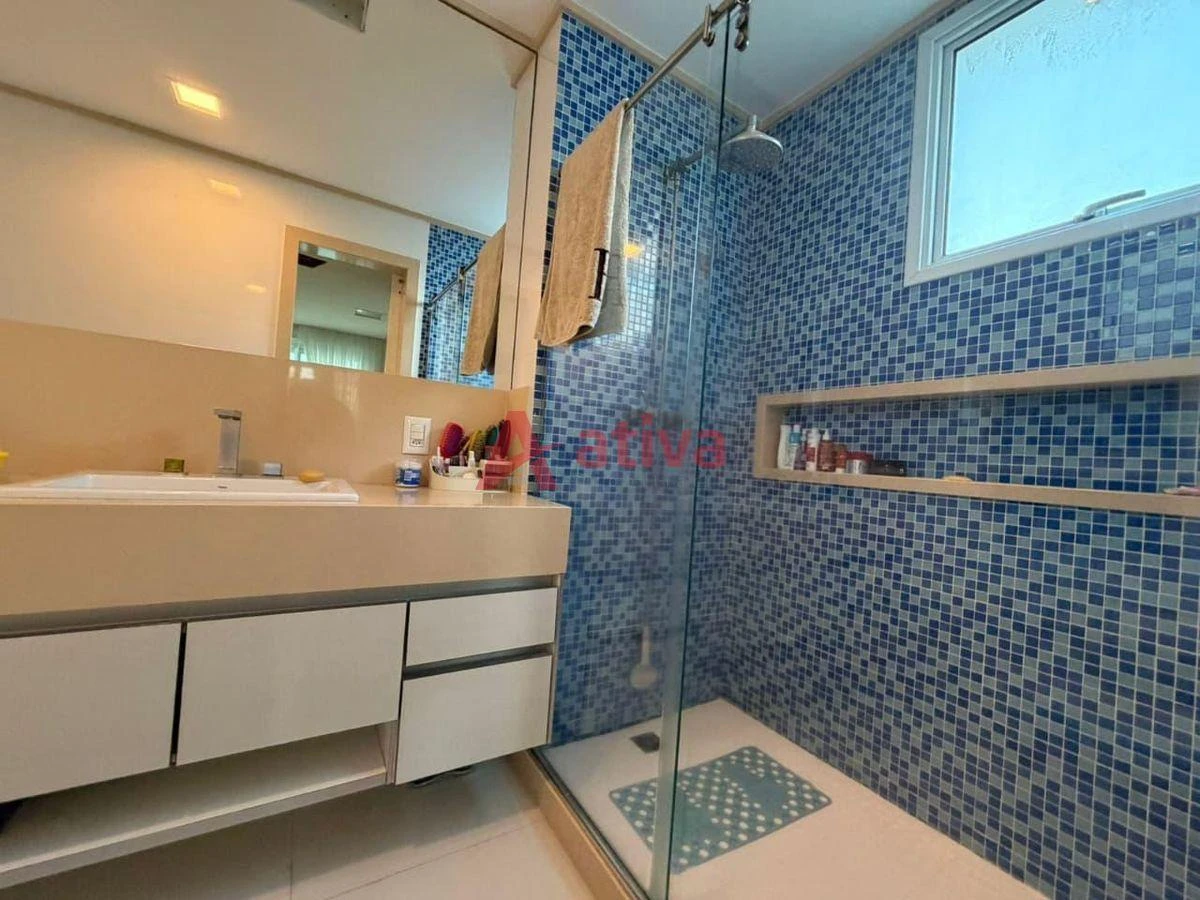 4-bedroom apartment with a glass-enclosed balcony — photo 15