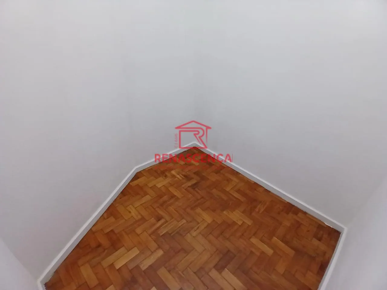 Apartment on the 3rd floor with wood or laminate floors — photo 3
