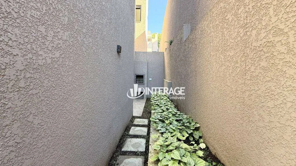 3-suite townhouse with private BBQ and garden — photo 10