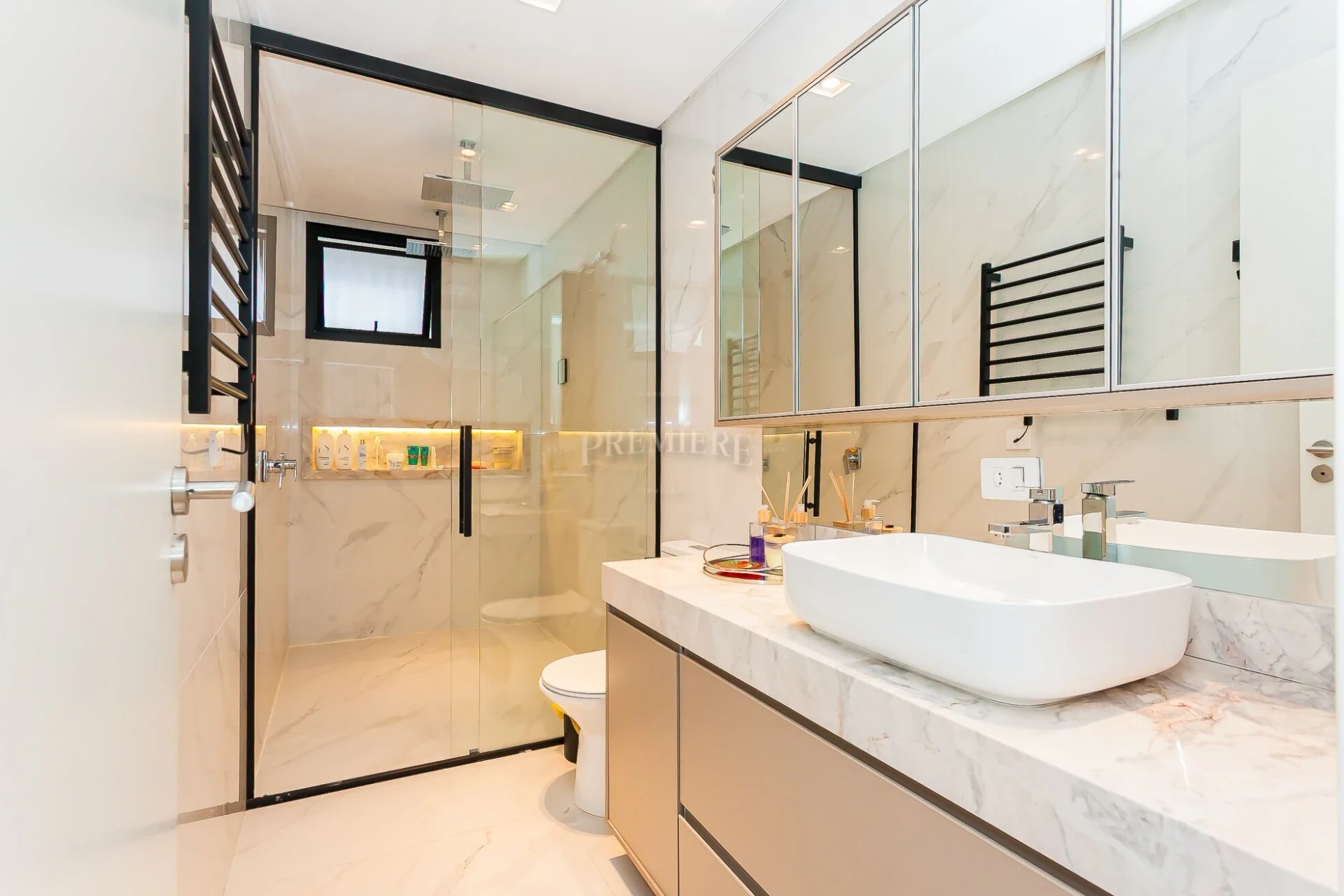 4-bedroom house with a home office in Curitiba — photo 17