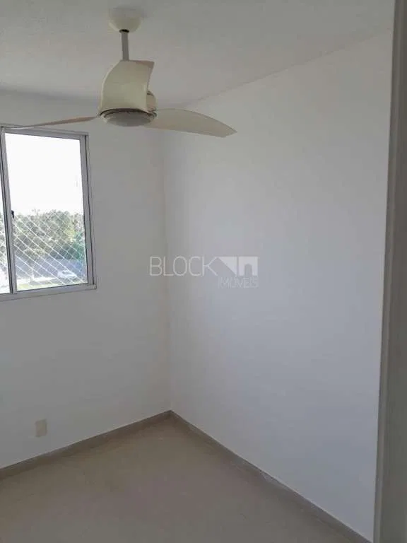 2-bedroom apartment in a building with a pool — photo 10