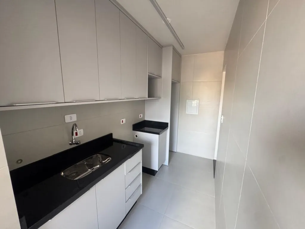 Wood or laminate floors in a 3-bedroom apartment, 64 m² — photo 4