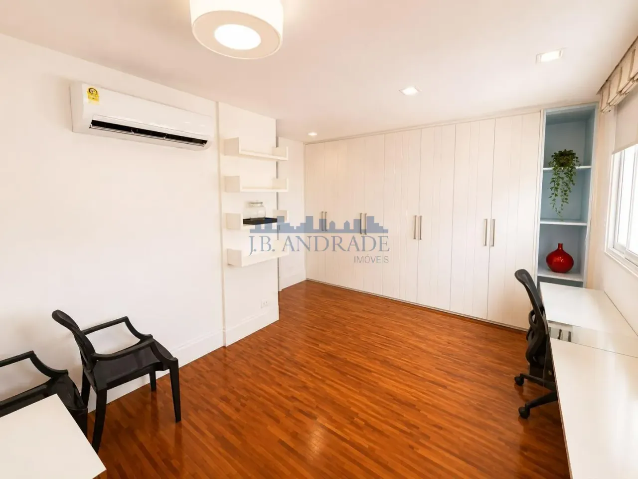 Furnished apartment with 4 bedrooms, 3 bathrooms and a balcony — photo 7
