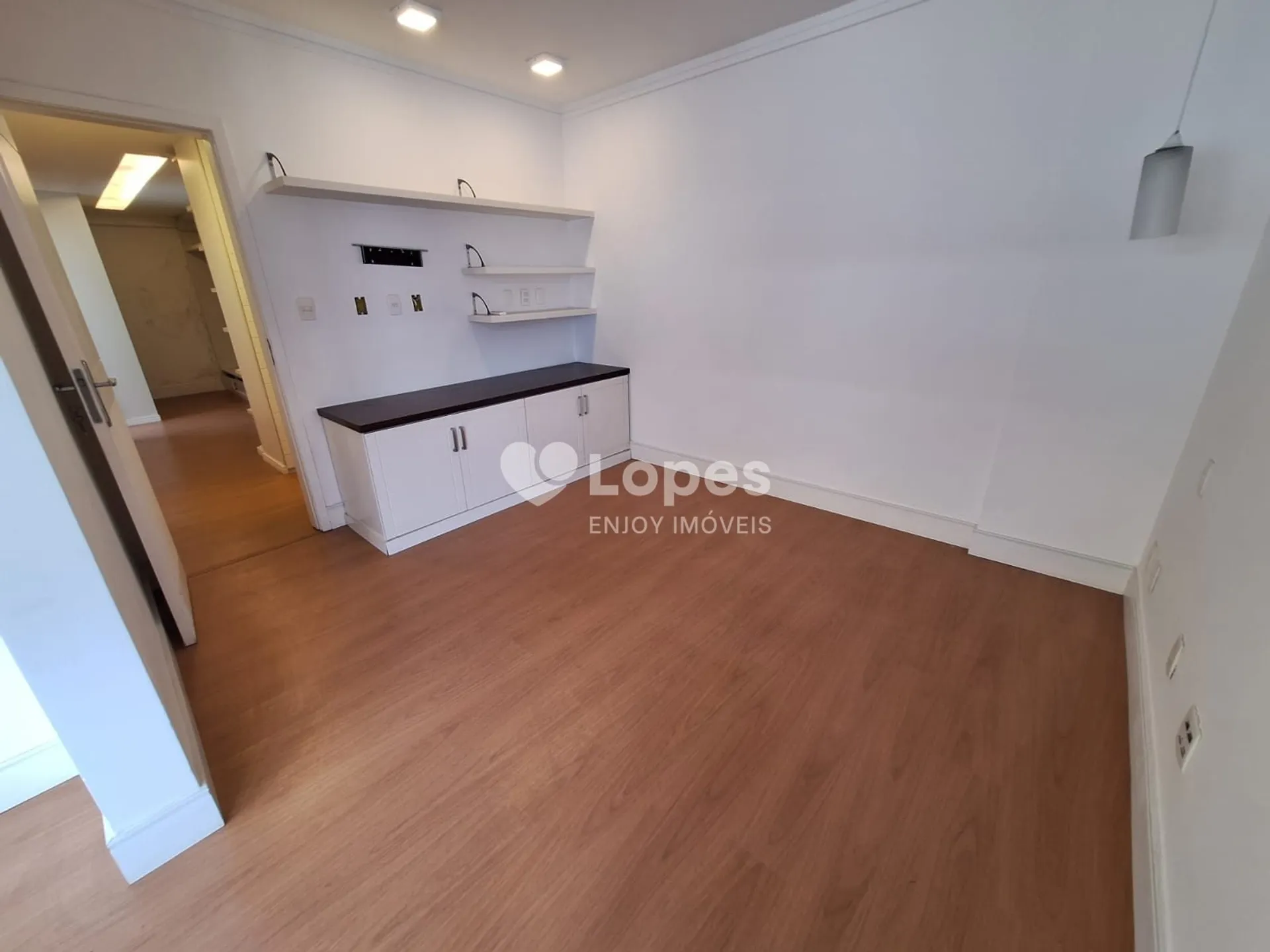 5-bedroom apartment in a building with a gym — photo 27