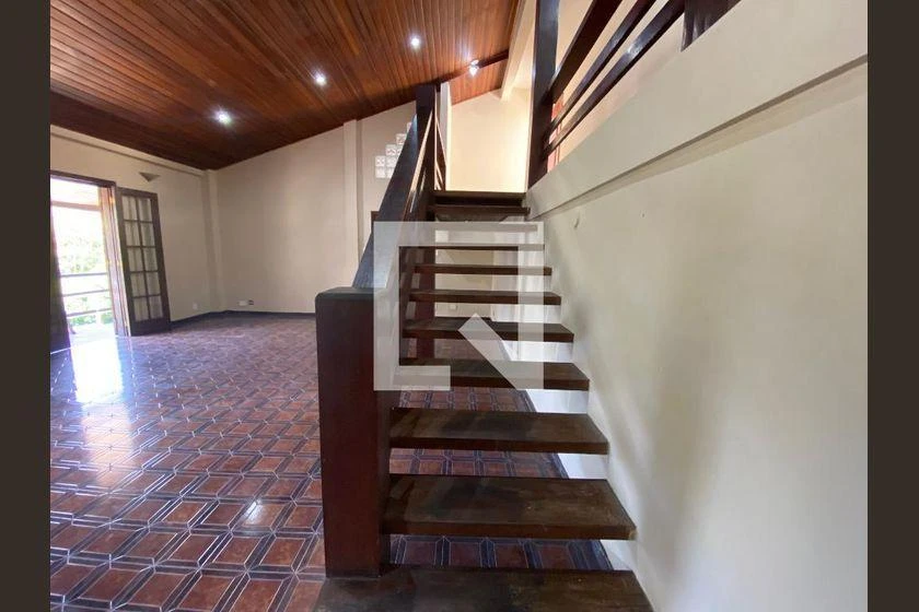 Rental house with 6 bedrooms and 704 m² — photo 39