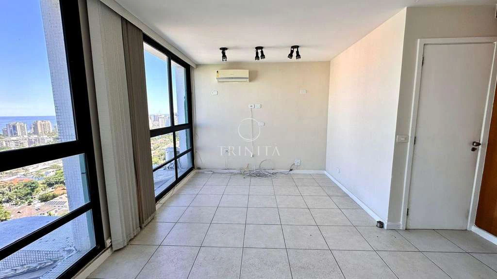 Duplex penthouse with 3 en-suite bedrooms and glass balcony — photo 20