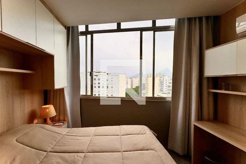 Furnished studio, 30 m², with a home office