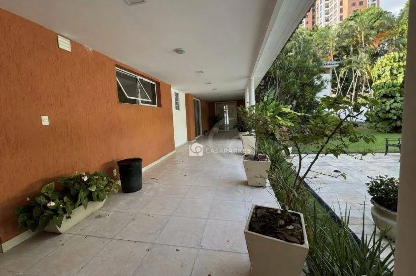 House with 5 bedrooms, separate kitchen, 750 m² — photo 16