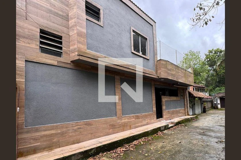 Balcony with a grill in a 2-bedroom house, 165 m² — photo 20
