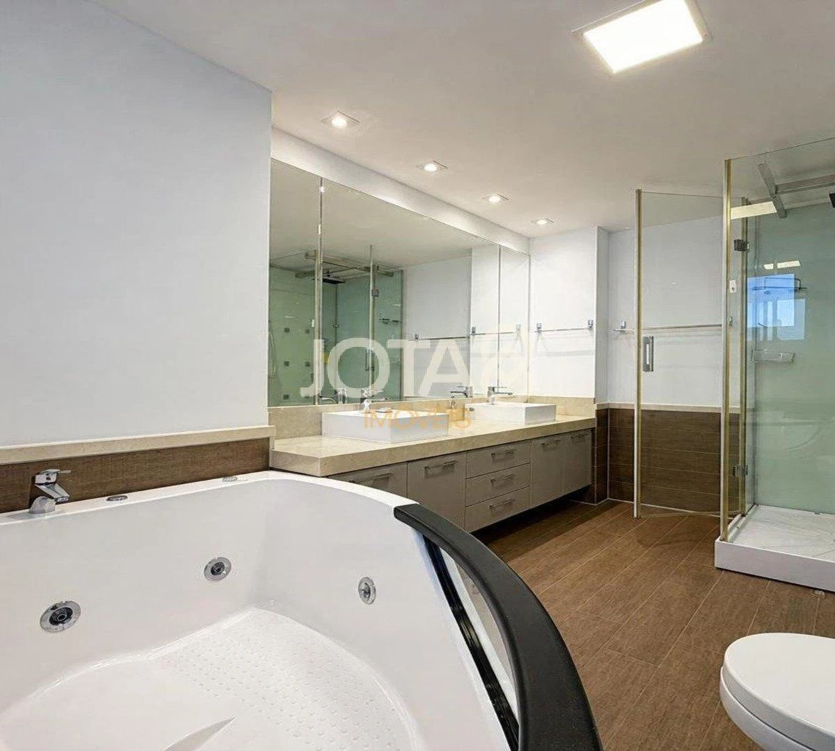 Bañera y 4 dormitorios: departamento de 323 m² — photo 25