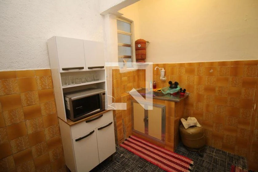 Apartamento de 1 quarto com cozinha separada