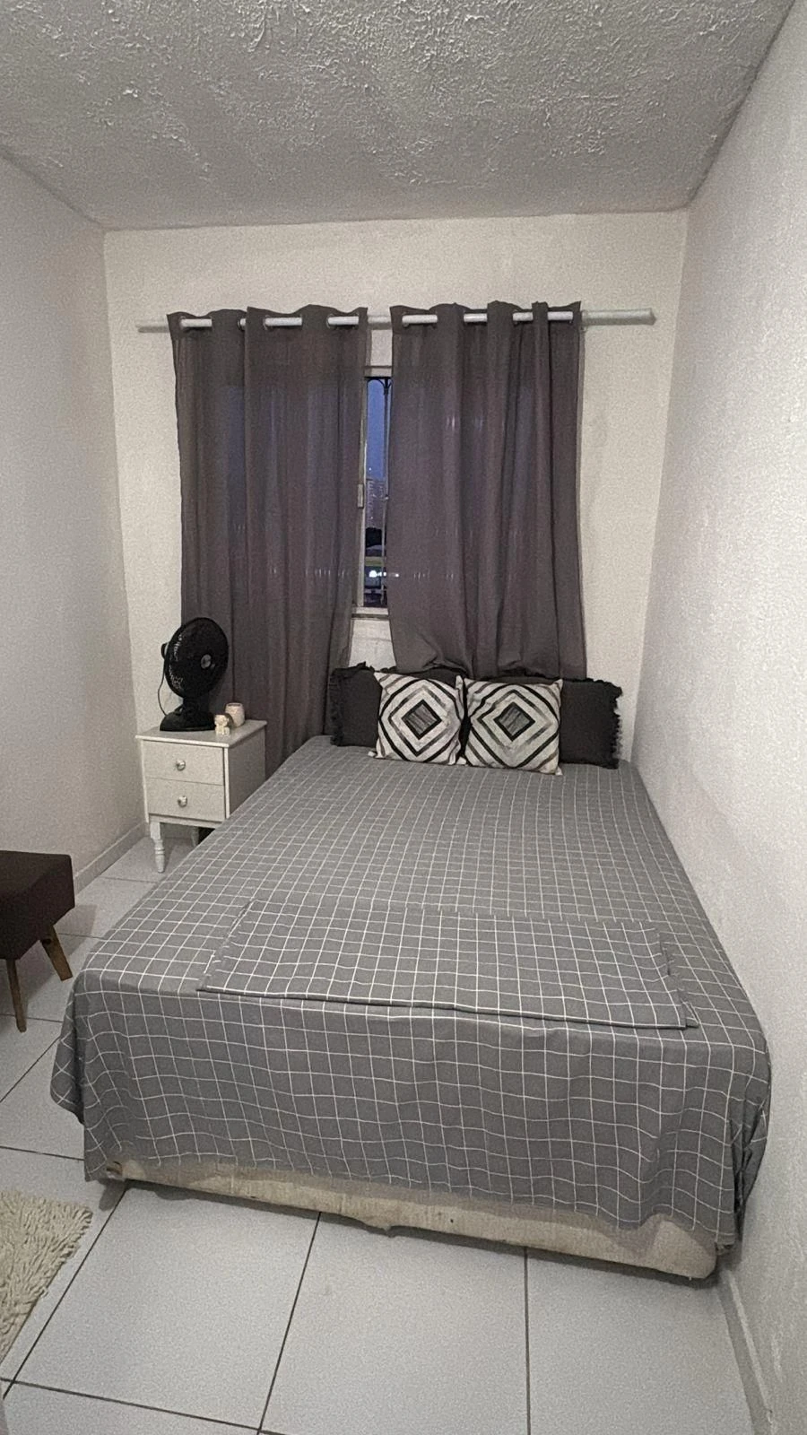 Unfurnished studio with 1 bedroom and 1 bathroom