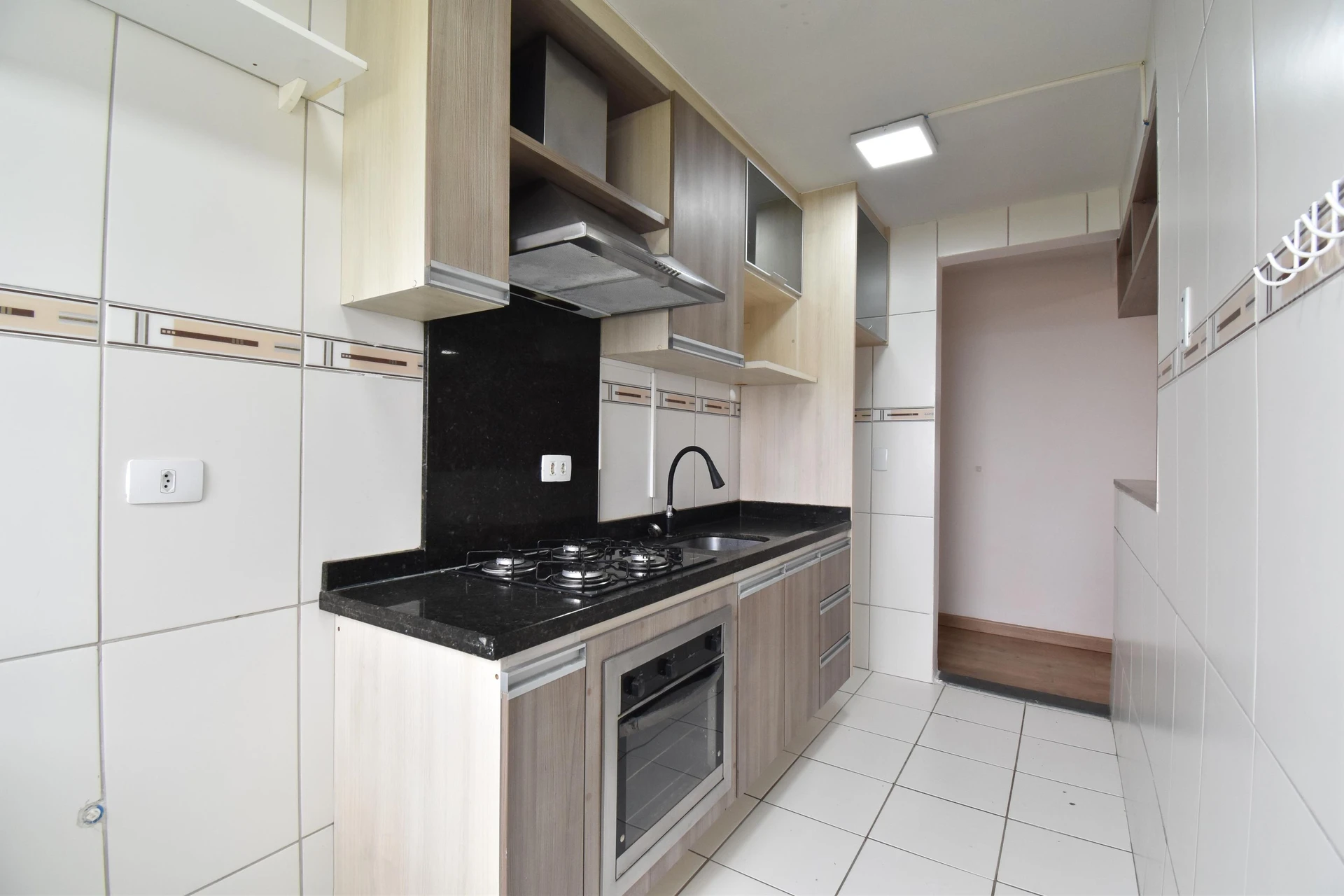 Засклений балкон та 2 спальні: квартира 49 м² — photo 9